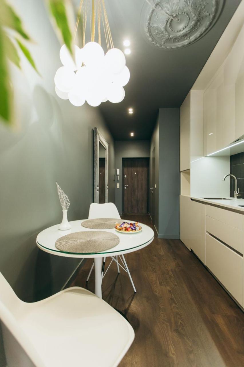 Atlant Luxury Apartments On Golovna Навпроти Тц Депот, Безконтактне Заселення Tjernivtsi Exteriör bild