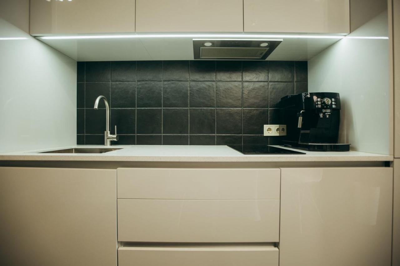 Atlant Luxury Apartments On Golovna Навпроти Тц Депот, Безконтактне Заселення Tjernivtsi Exteriör bild