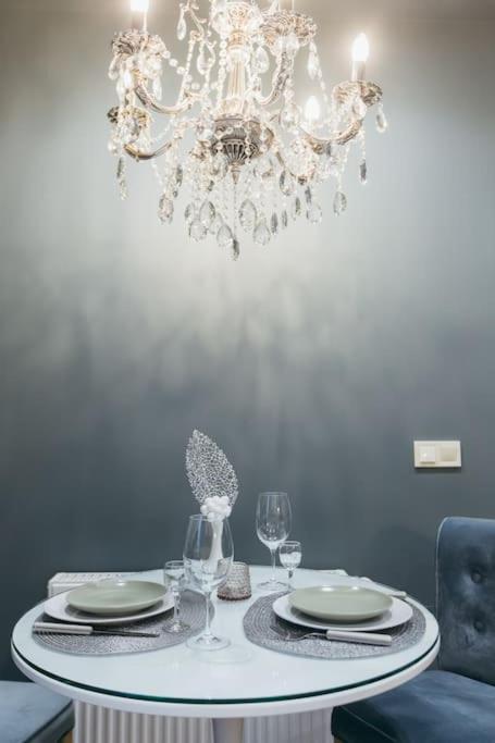 Atlant Luxury Apartments On Golovna Навпроти Тц Депот, Безконтактне Заселення Tjernivtsi Exteriör bild