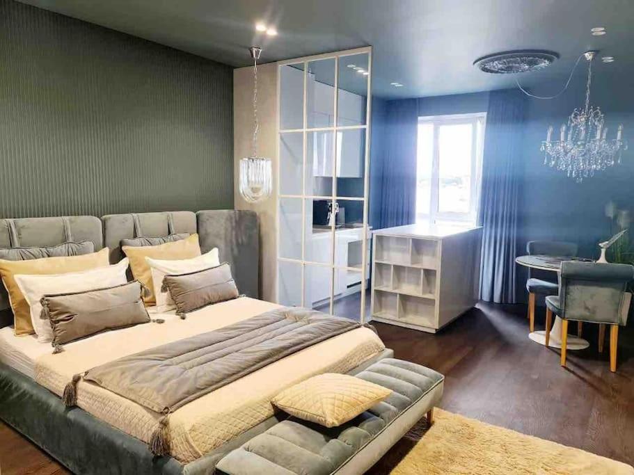 Atlant Luxury Apartments On Golovna Навпроти Тц Депот, Безконтактне Заселення Tjernivtsi Exteriör bild