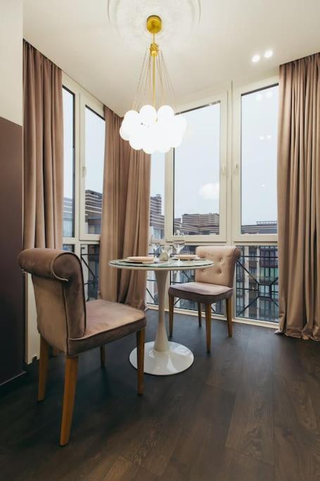 Atlant Luxury Apartments On Golovna Навпроти Тц Депот, Безконтактне Заселення Tjernivtsi Exteriör bild
