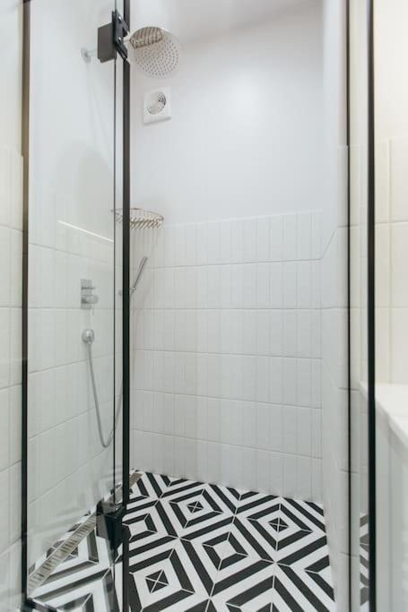 Atlant Luxury Apartments On Golovna Навпроти Тц Депот, Безконтактне Заселення Tjernivtsi Exteriör bild