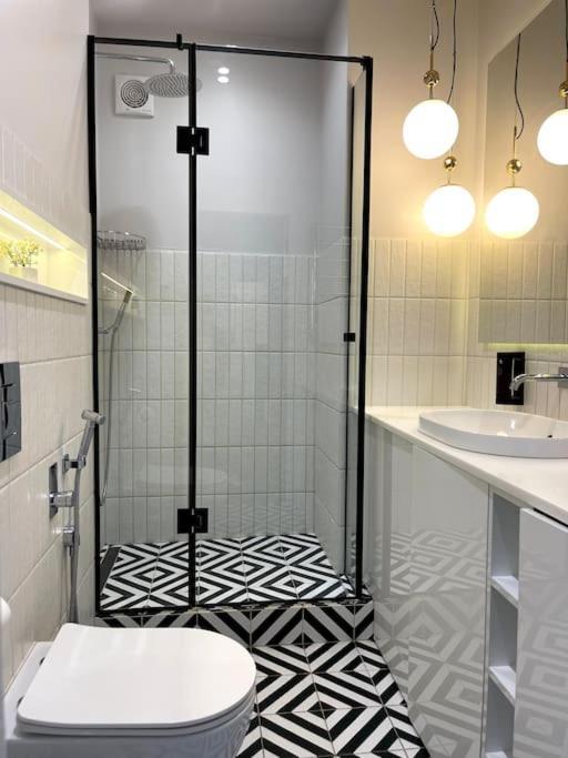 Atlant Luxury Apartments On Golovna Навпроти Тц Депот, Безконтактне Заселення Tjernivtsi Exteriör bild