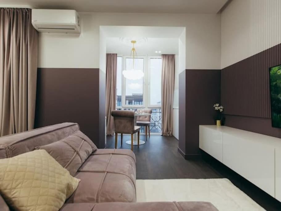 Atlant Luxury Apartments On Golovna Навпроти Тц Депот, Безконтактне Заселення Tjernivtsi Exteriör bild