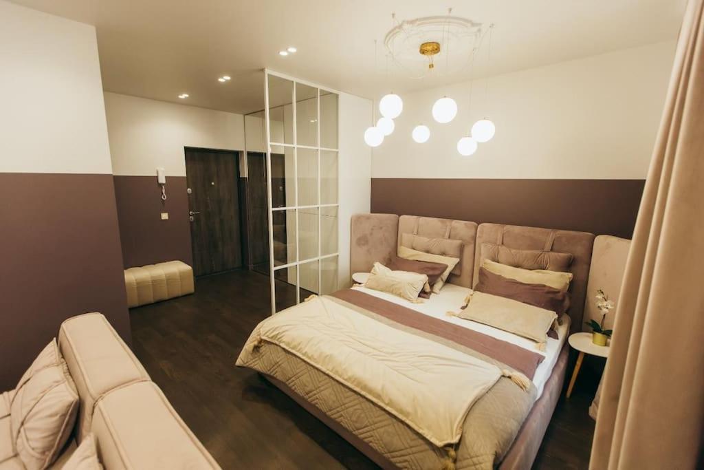 Atlant Luxury Apartments On Golovna Навпроти Тц Депот, Безконтактне Заселення Tjernivtsi Exteriör bild